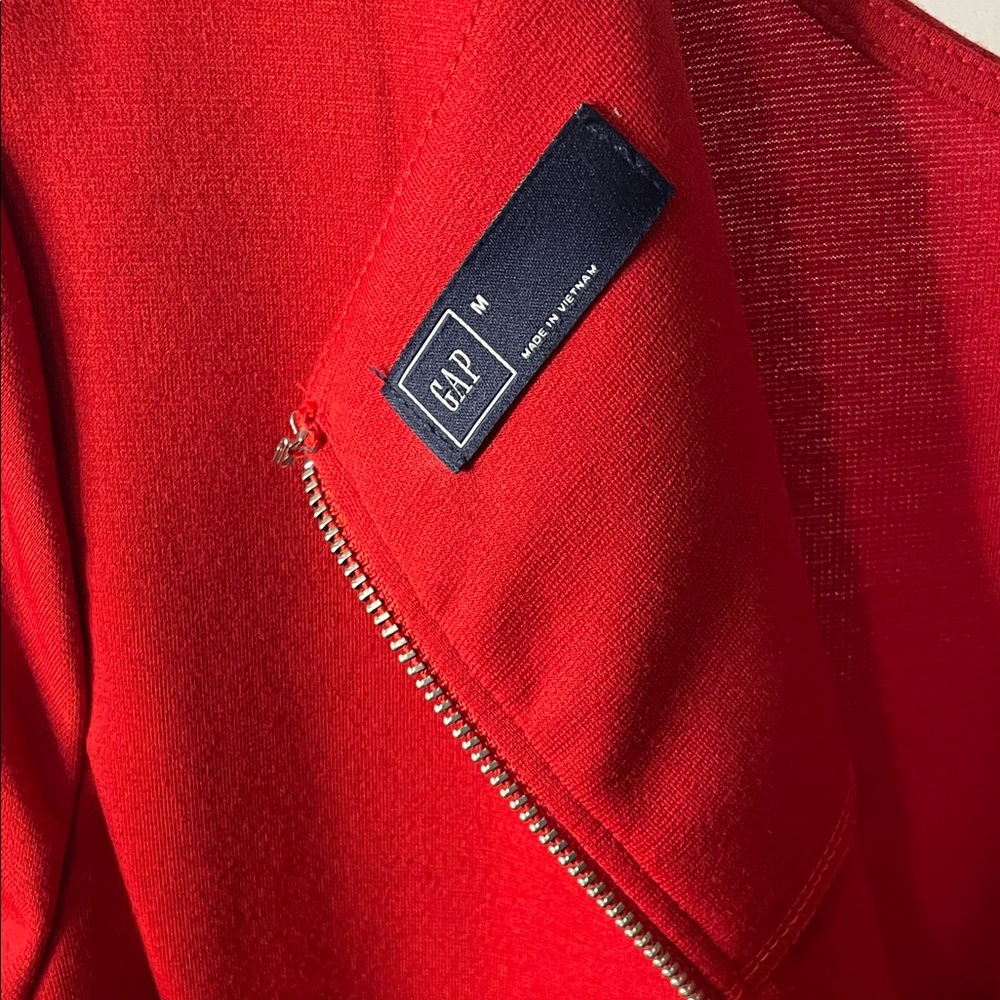 GAP Vibrant Red Top - Picture 7 of 9